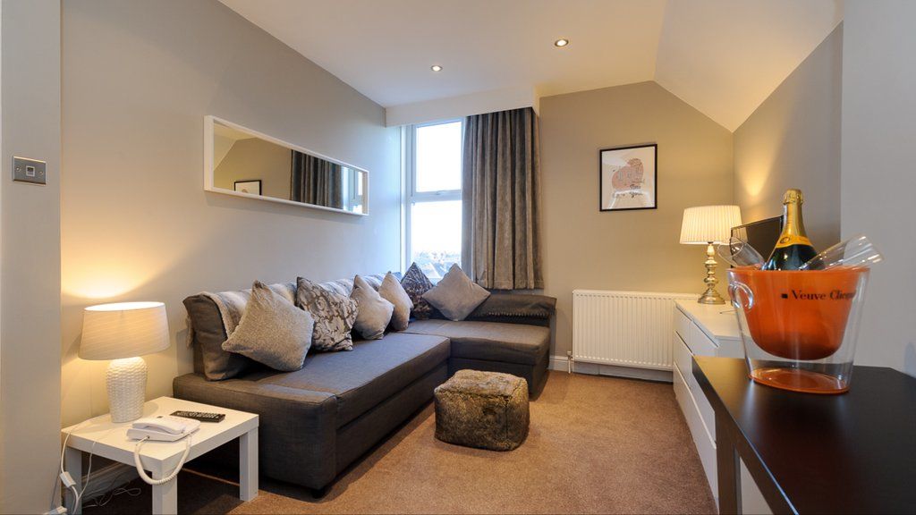 Cheshire Hospitality Ltd T\/A Lennox Lea Studios & Apartments Sale Kültér fotó